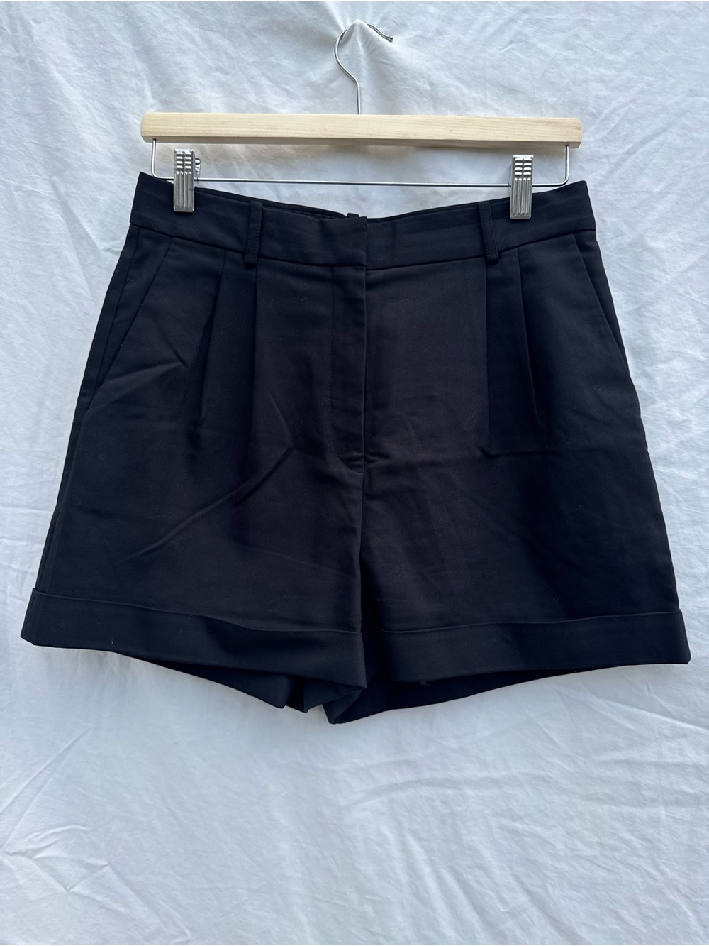 Aritzia Babaton Pleated Mini Short - Black - 6